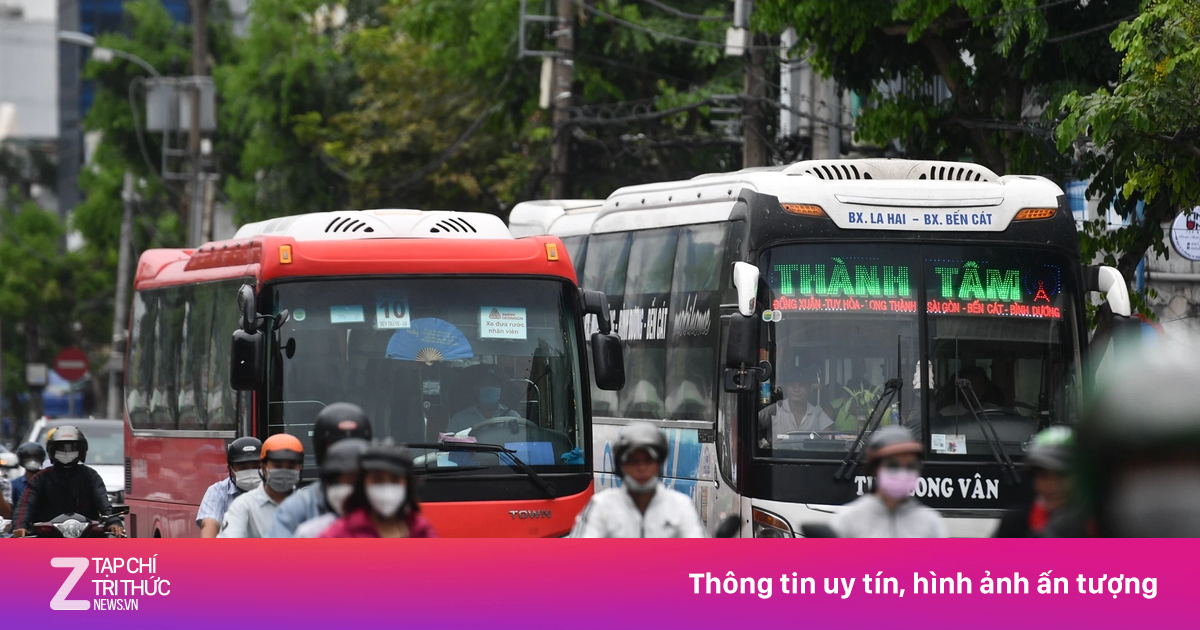 Xe khách tăng giá vé, tìm thêm đầu mối mua xăng dầu