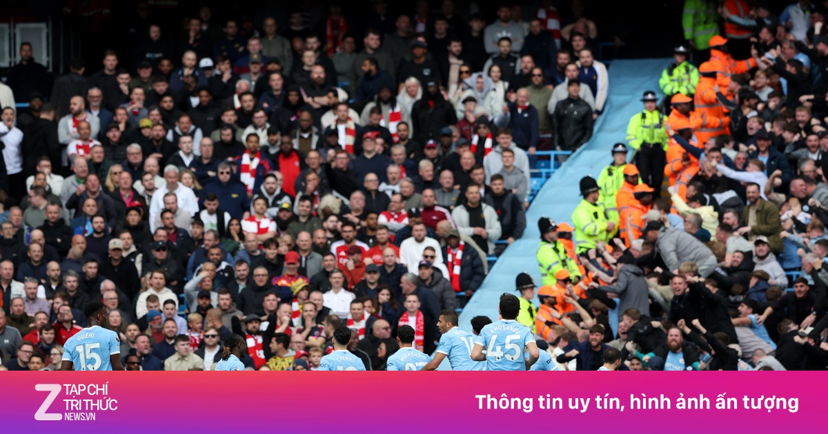 CĐV Man City ăn mừng, chế giễu Arsenal sau chiến thắng quyết định