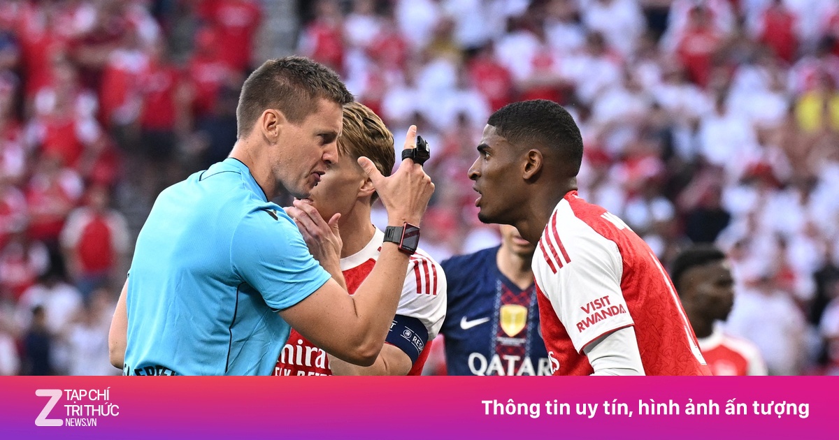 Arsenal mất cơ hội phạt góc cuối hiệp 1 chung kết Champions League