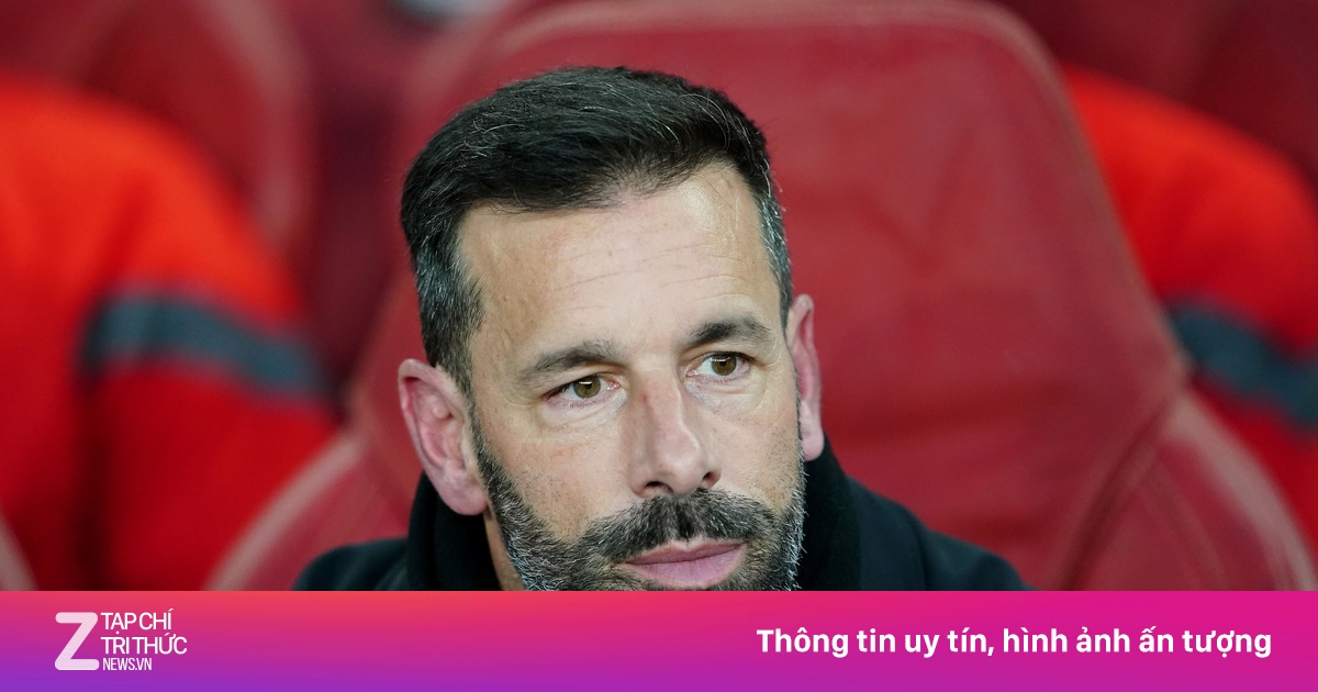 Van Nistelrooy tích cực mua sắm