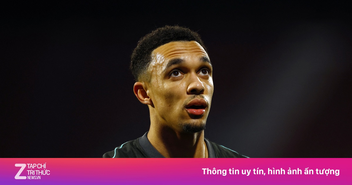 Phản ứng của Salah khi CĐV la ó Arnold