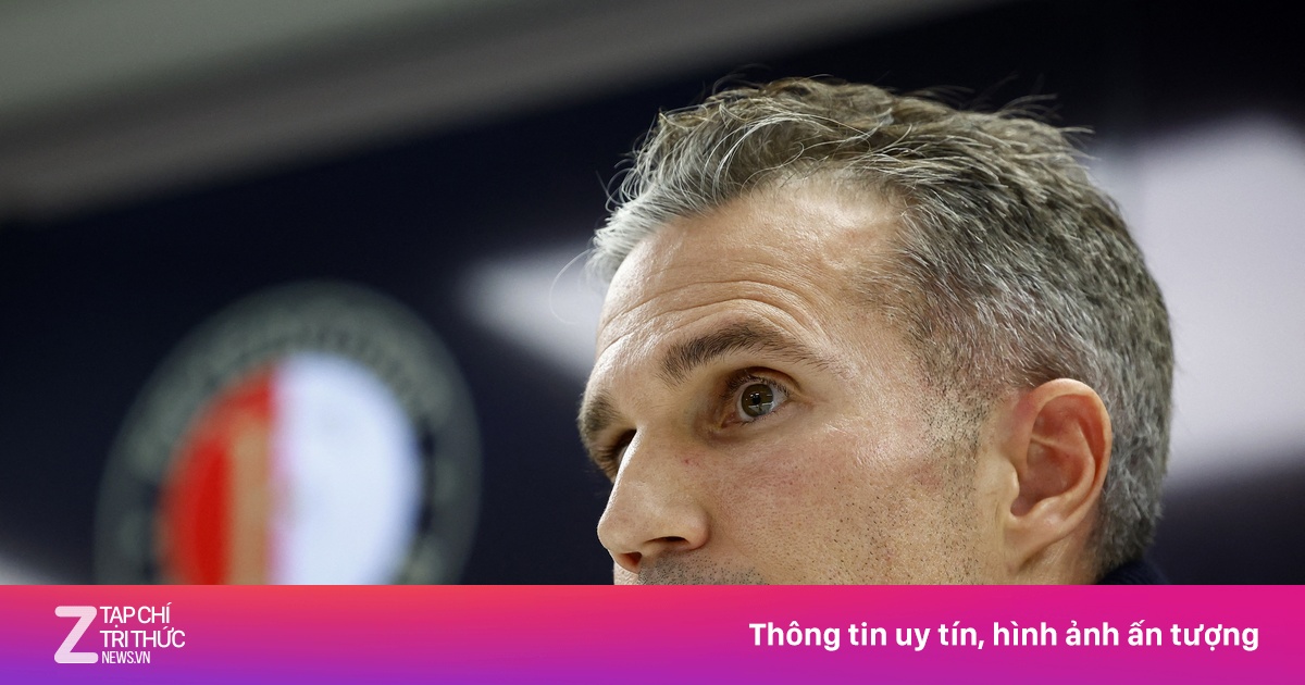 Hình ảnh xúc động của cha con Van Persie