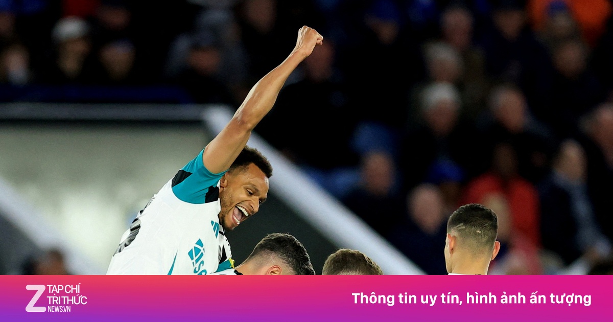 Newcastle đẩy Man City khỏi nhóm dự Champions League