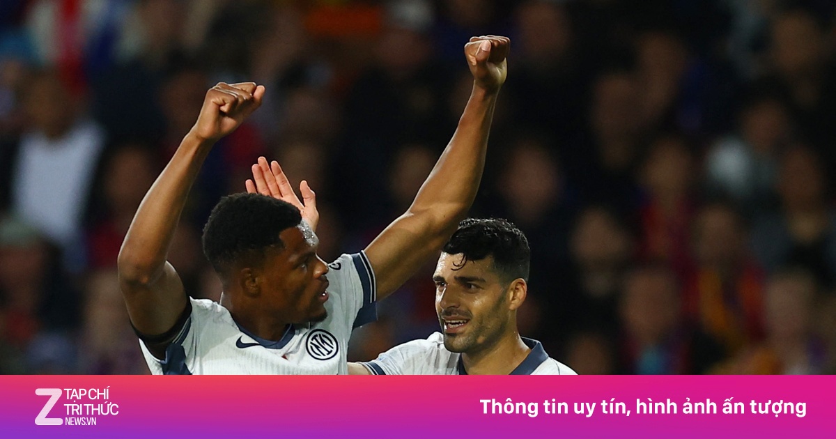 Khóa chặt Dumfries là bài toán hóc búa của Barca