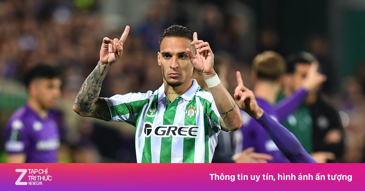 Antony giảm sâu lương để rời MU