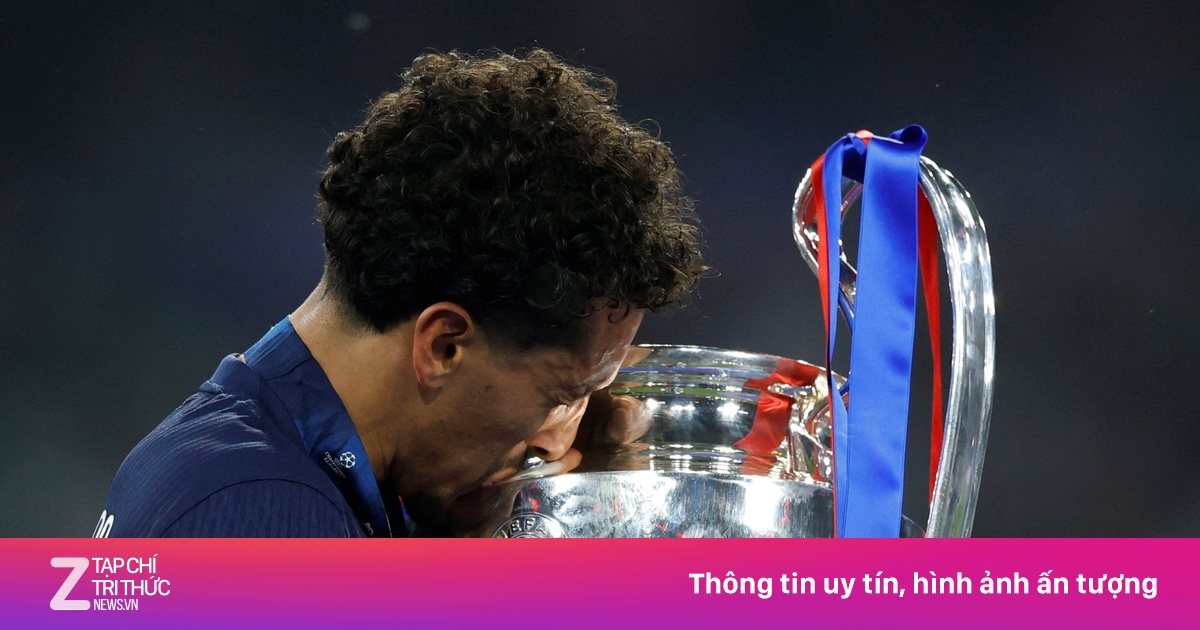 PSG chạm tay đến vinh quang sau chuỗi ngày tủi hổ