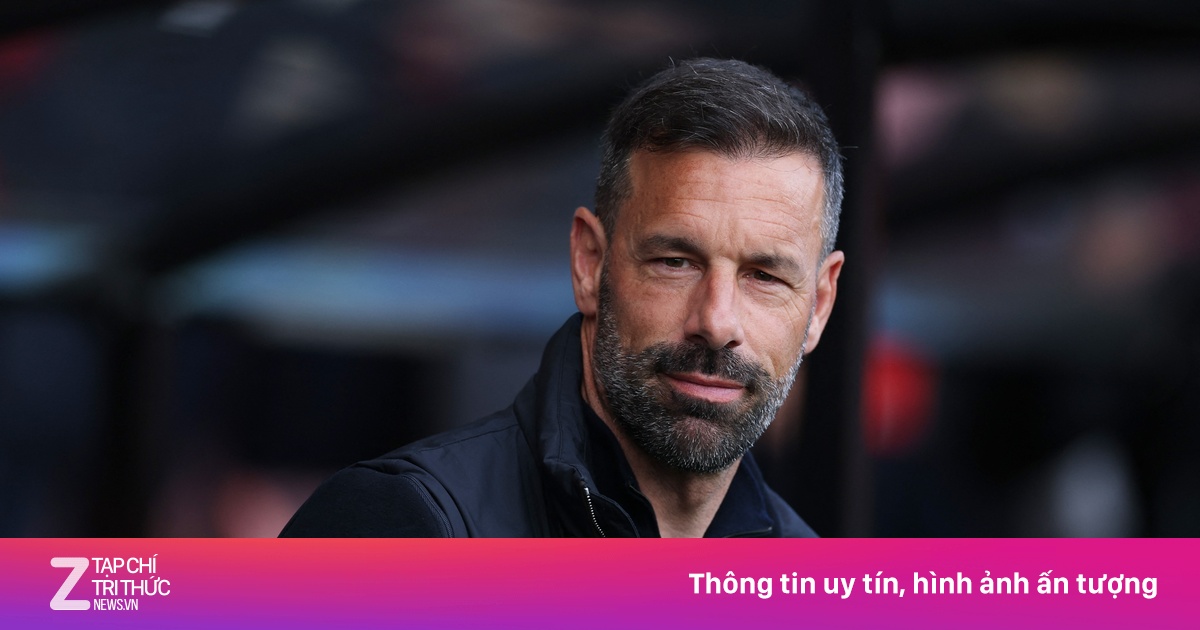Vì sao Leicester City chưa sa thải Van Nistelrooy