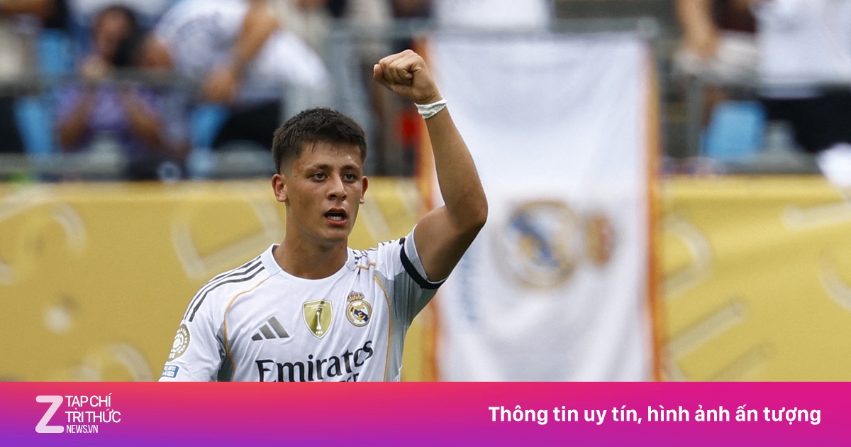 Guler bước ra từ bóng tối