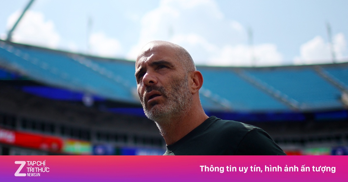HLV Chelsea nổi giận: 'Đây không phải bóng đá'