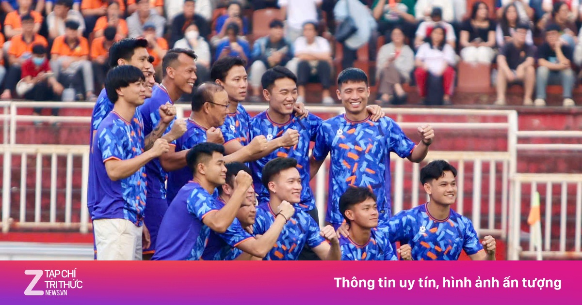 HLV Park Hang-seo trở lại, học trò quây quần