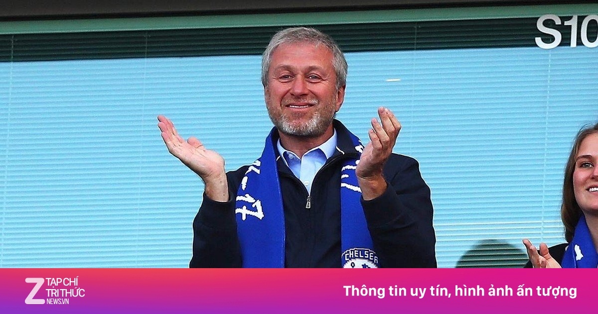 Vì sao CĐV Chelsea hô vang tên Abramovich, la ó giới chủ Mỹ?