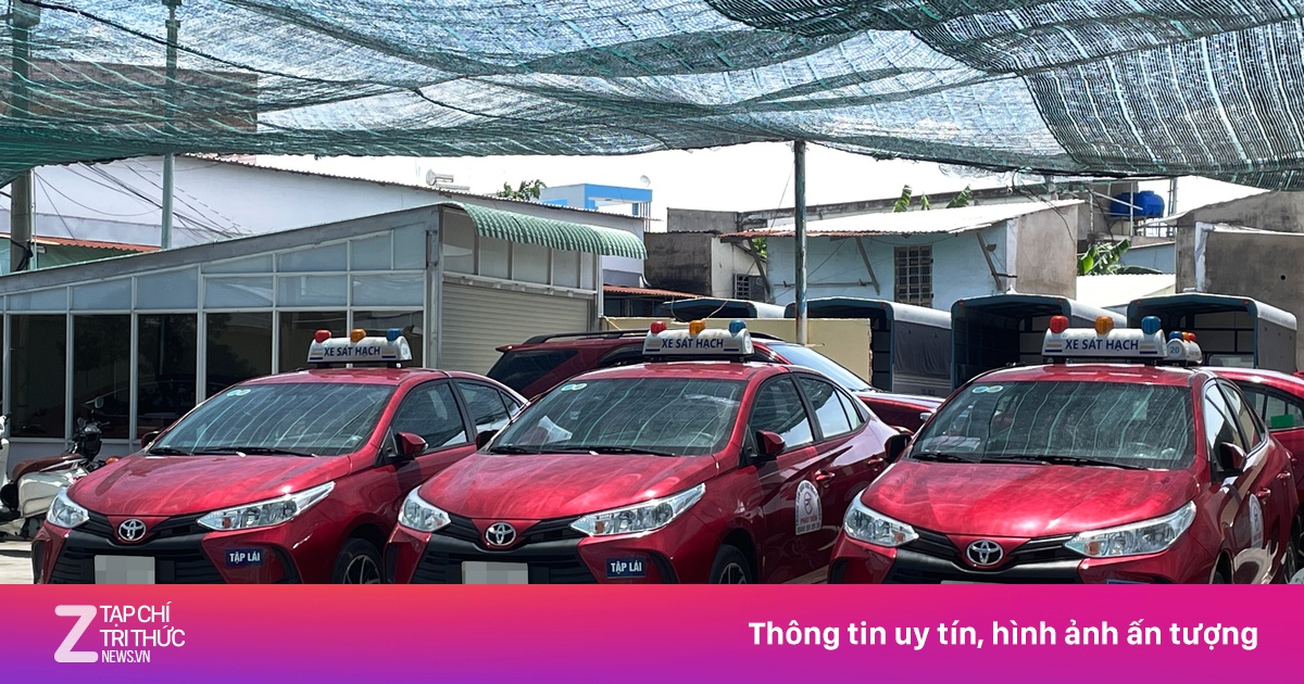 Trường dạy lái đông đúc sau gần nửa năm hoãn thi