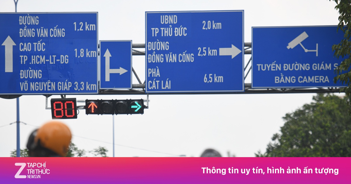 Không đội mũ, leo vỉa hè, vượt đèn đỏ - camera AI ghi lại và phạt nặng