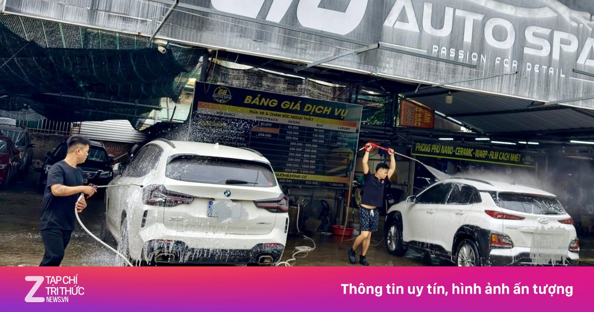 Sát giao thừa, giá rửa xe vượt mốc 300.000 đồng/lượt