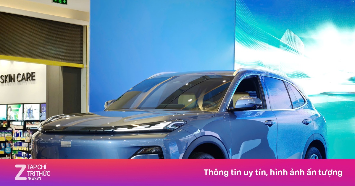 Geely EX5 PHEV ra mắt: SUV hybrid cắm sạc chạy hơn 1.800 km mỗi lần đổ xăng