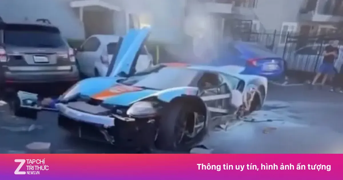 Siêu xe Ford GT 2,5 triệu USD 'vỡ vụn' vì tai nạn