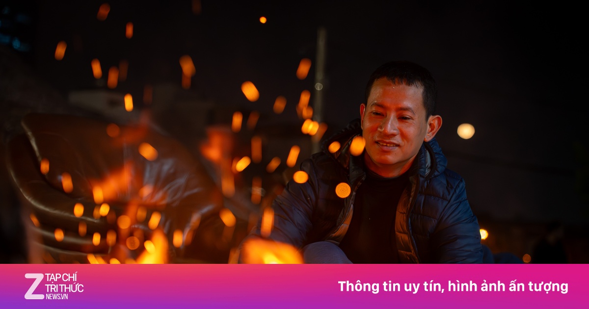 Rét 10 độ C, người dân đốt lửa sưởi ấm giữa phố