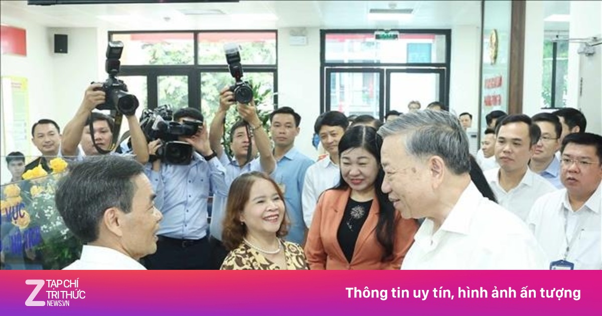Tổng Bí thư thăm Trung tâm phục vụ hành chính công phường Đống Đa