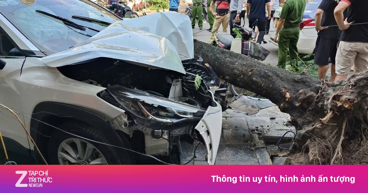 Ôtô tông liên hoàn xe máy ở Hà Nội, cụ bà 60 tuổi tử vong