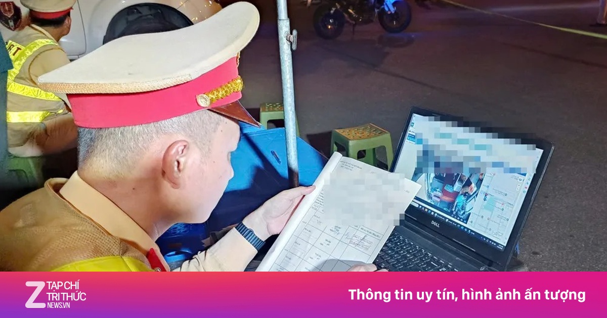 CSGT Hà Nội trích xuất camera hành trình phát hiện hàng loạt vi phạm