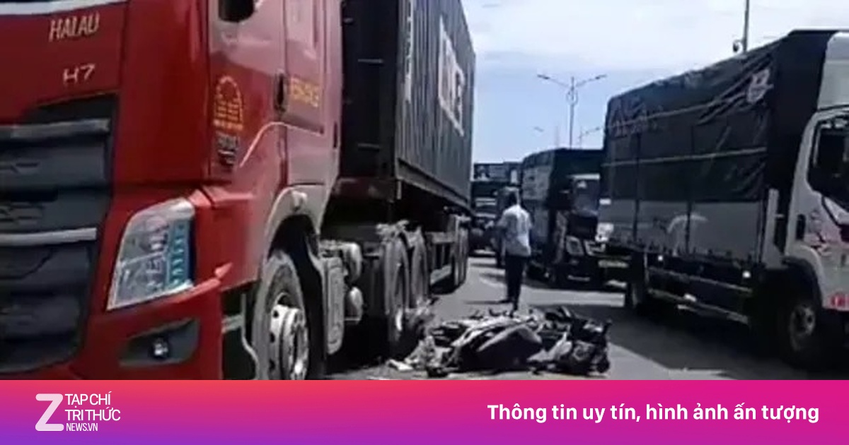 Xe đầu kéo va chạm xe máy, một người tử vong