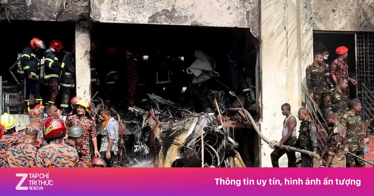 Máy bay quân sự Bangladesh rơi trúng trường học, 19 người thiệt mạng