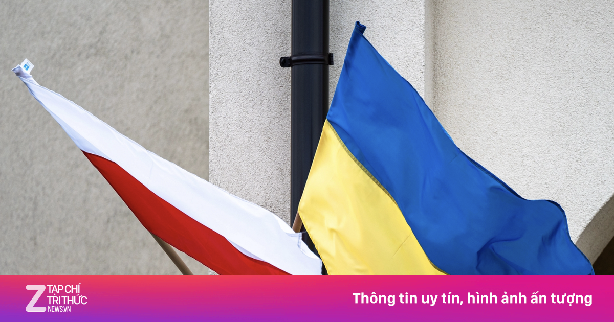 Mảnh tên lửa làm hư hại Đại sứ quán Ba Lan ở Kyiv