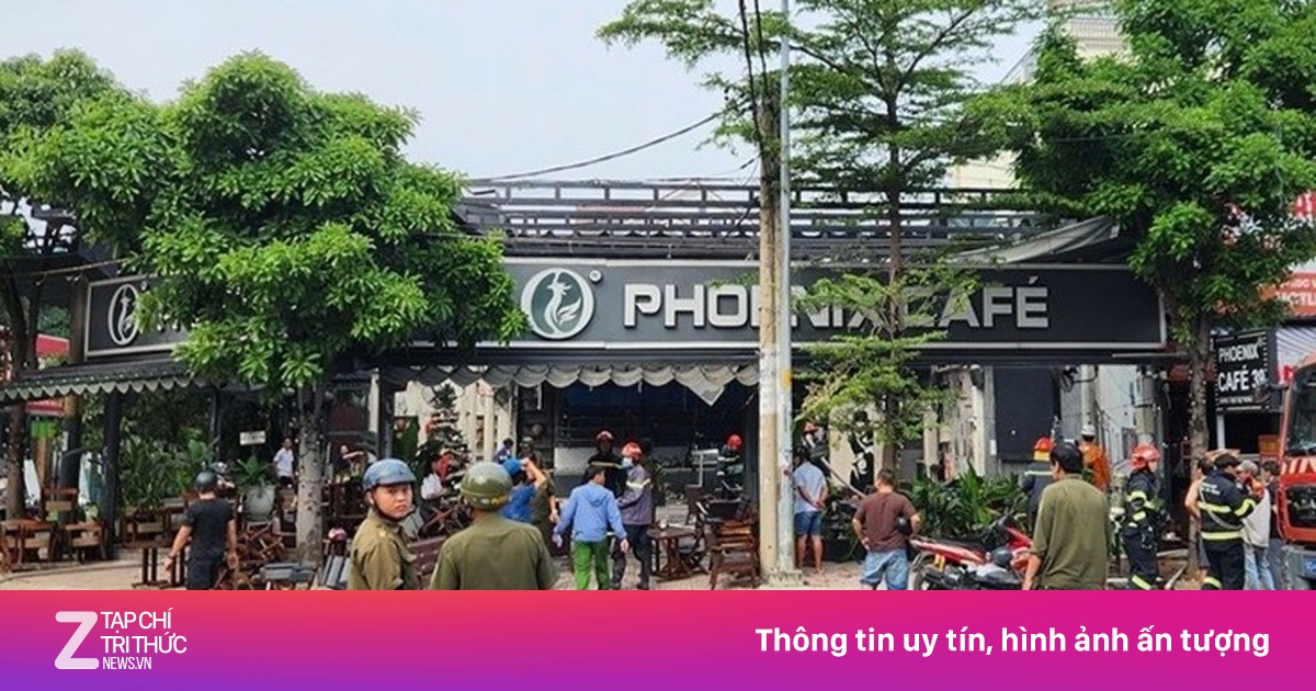 Cháy quán cà phê trong khu dân cư Vĩnh Lộc, khách hoảng hốt tháo chạy