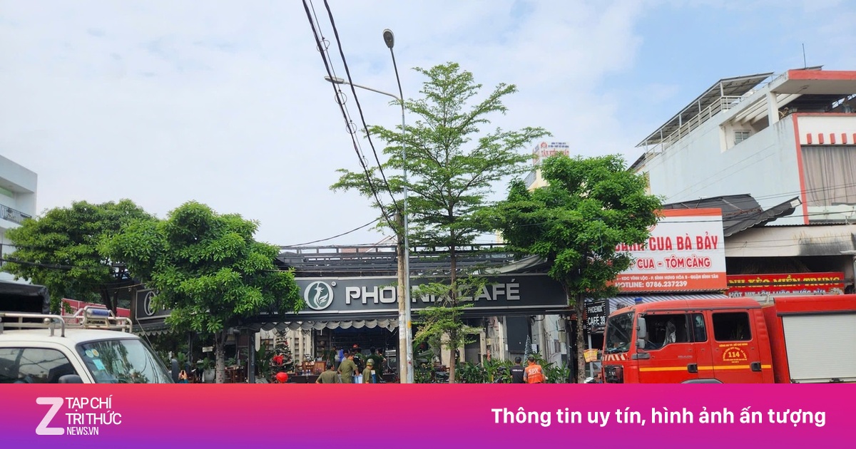 Cháy quán cà phê ở TPHCM, hàng chục người hốt hoảng tháo chạy