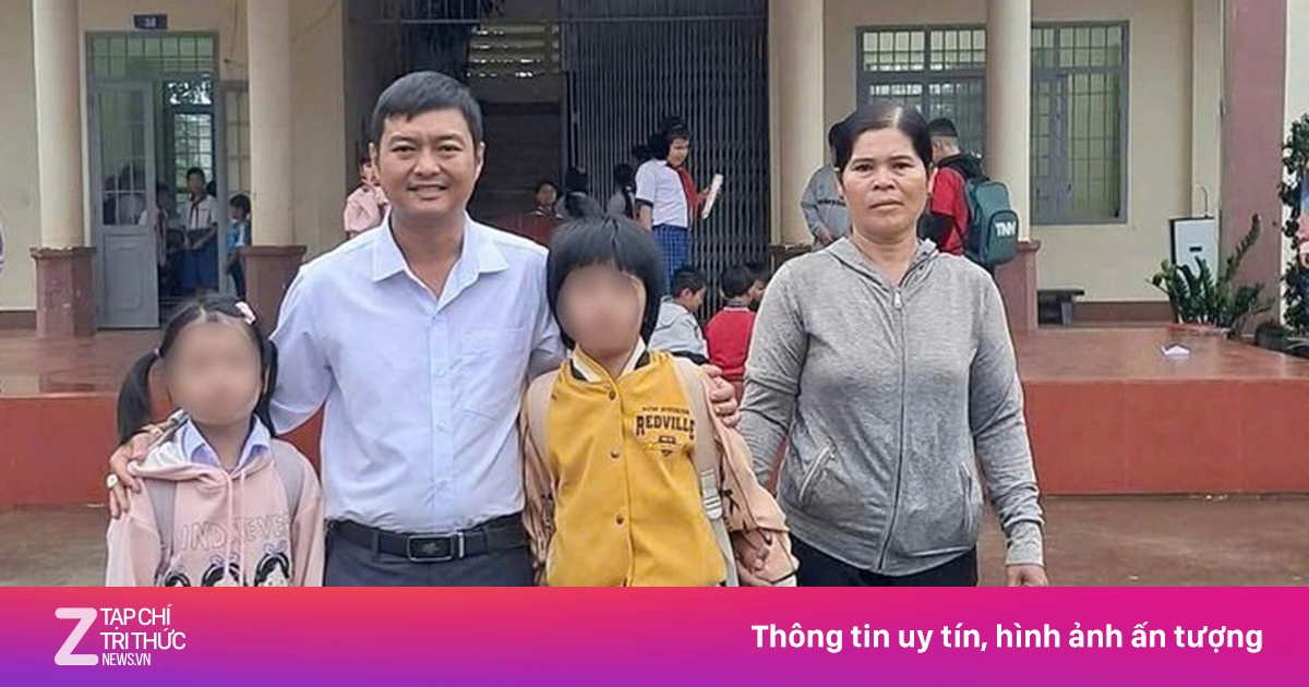 Bé gái bị cha xích chân, nhốt trong phòng bẩn thỉu được đến trường