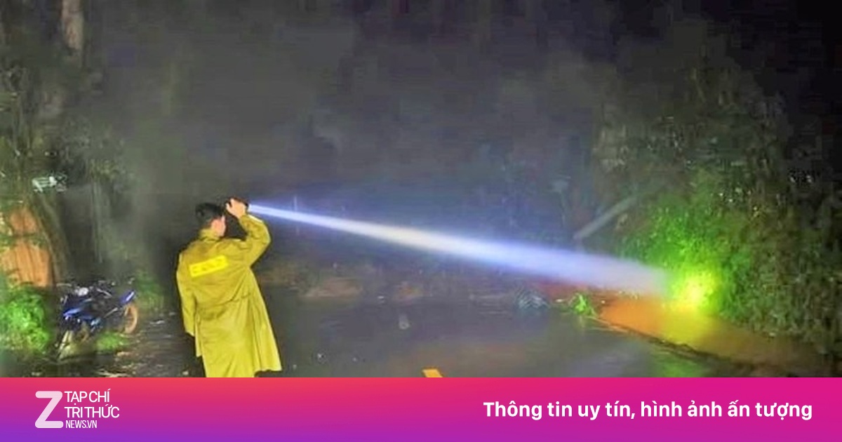 Đèo nối Đà Lạt với TP.HCM sạt lở trong đêm, cấm phương tiện 2 chiều