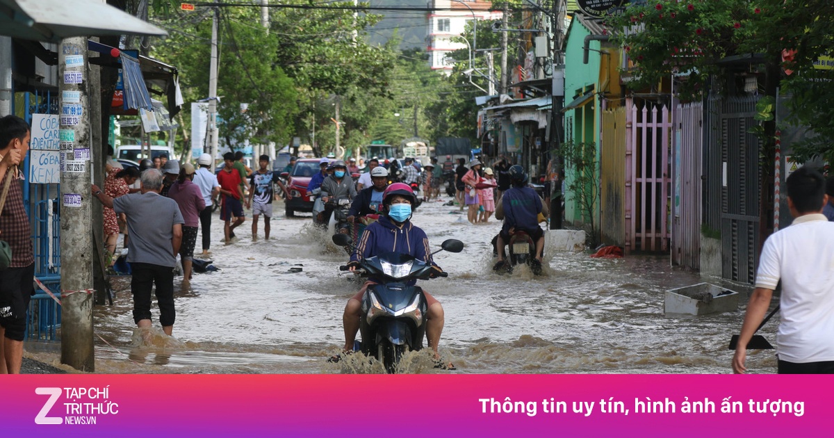Người dân Khánh Hòa chống chọi đợt ngập mới