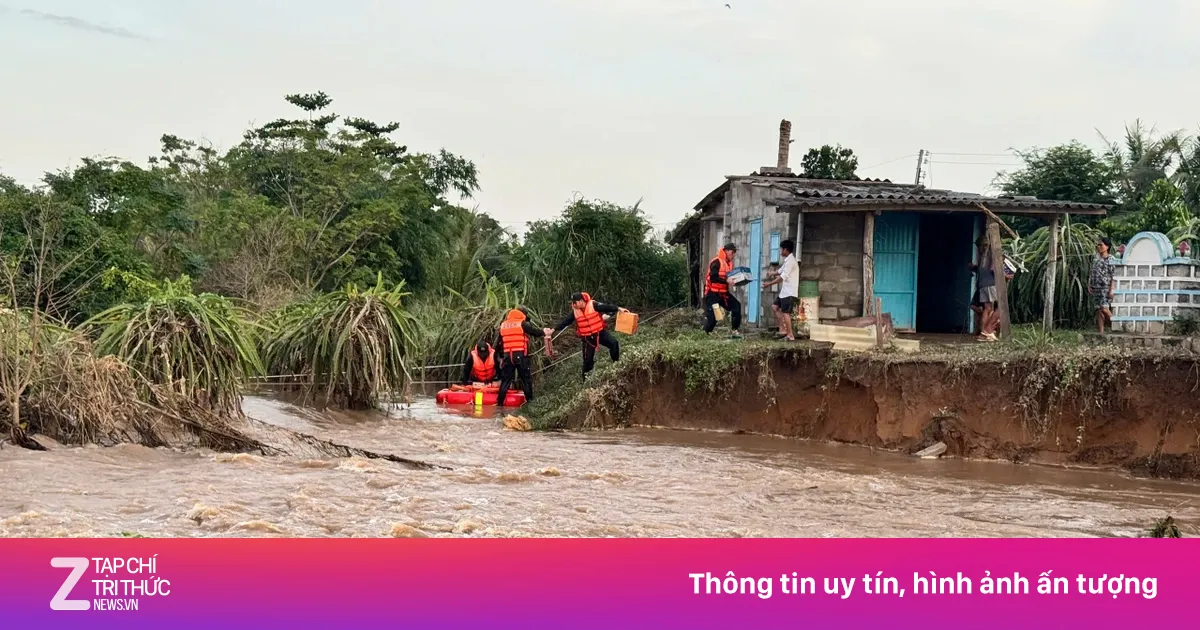 Đường dân sinh bị cuốn trôi, hàng chục người bị cô lập ở Lâm Đồng