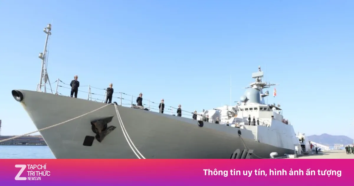 Tàu Trần Hưng Đạo cập cảng Kure, Nhật Bản