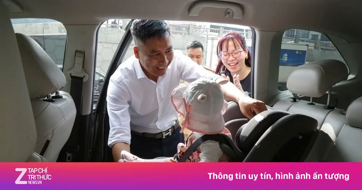 Người lái ôtô không được cho trẻ em dưới 10 tuổi ngồi cùng hàng ghế