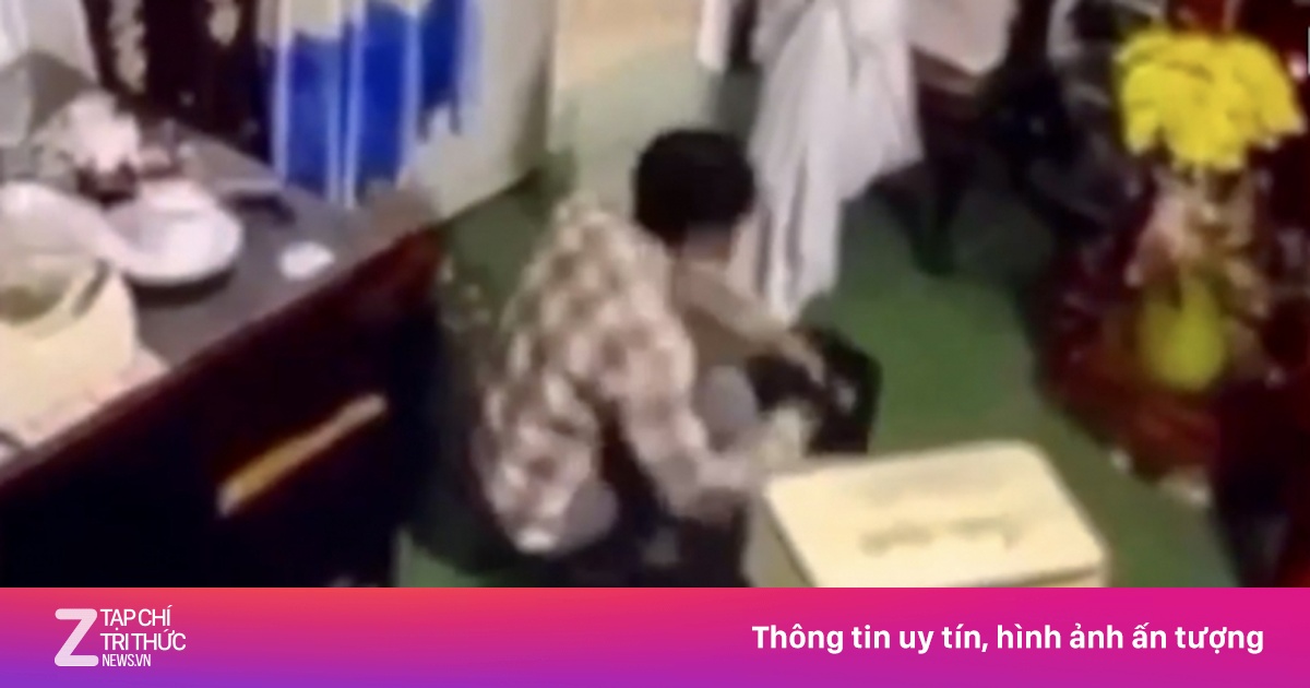 Cuỗm cả trăm triệu tiền mừng cưới, đi mua vàng tặng bạn gái