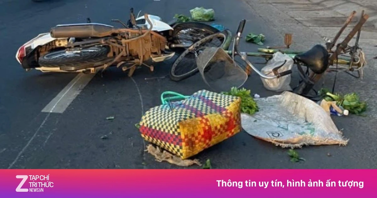 Va chạm xe máy, người phụ nữ bán rau tử vong