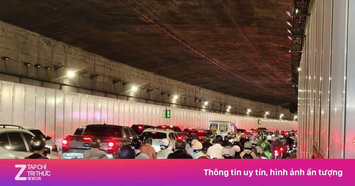 4 ôtô va chạm ở hầm Thủ Thiêm khiến ùn tắc kéo dài ở trung tâm TP.HCM
