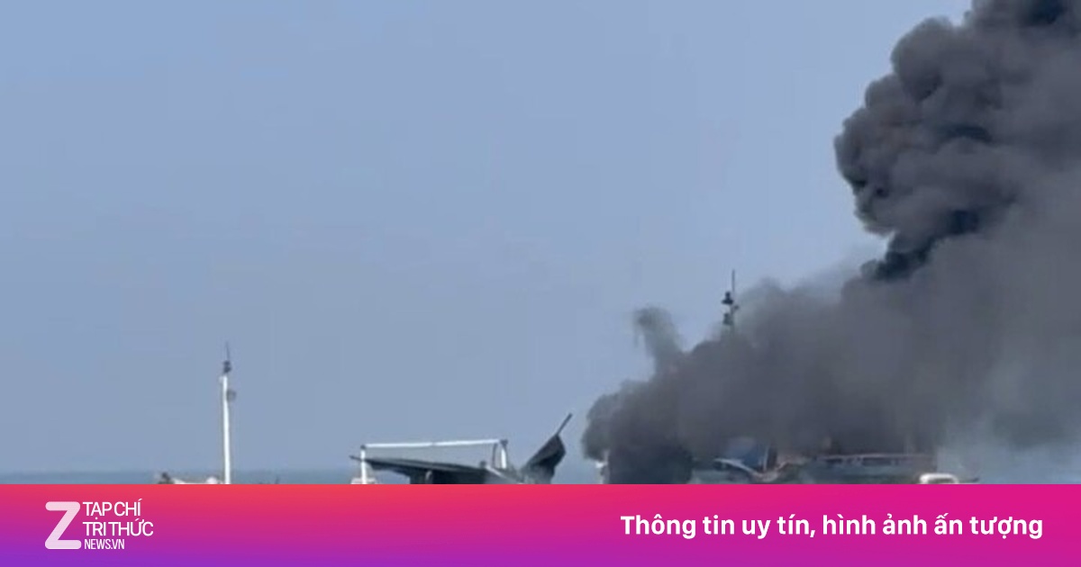 Tàu chở dầu cháy trên biển Lâm Đồng