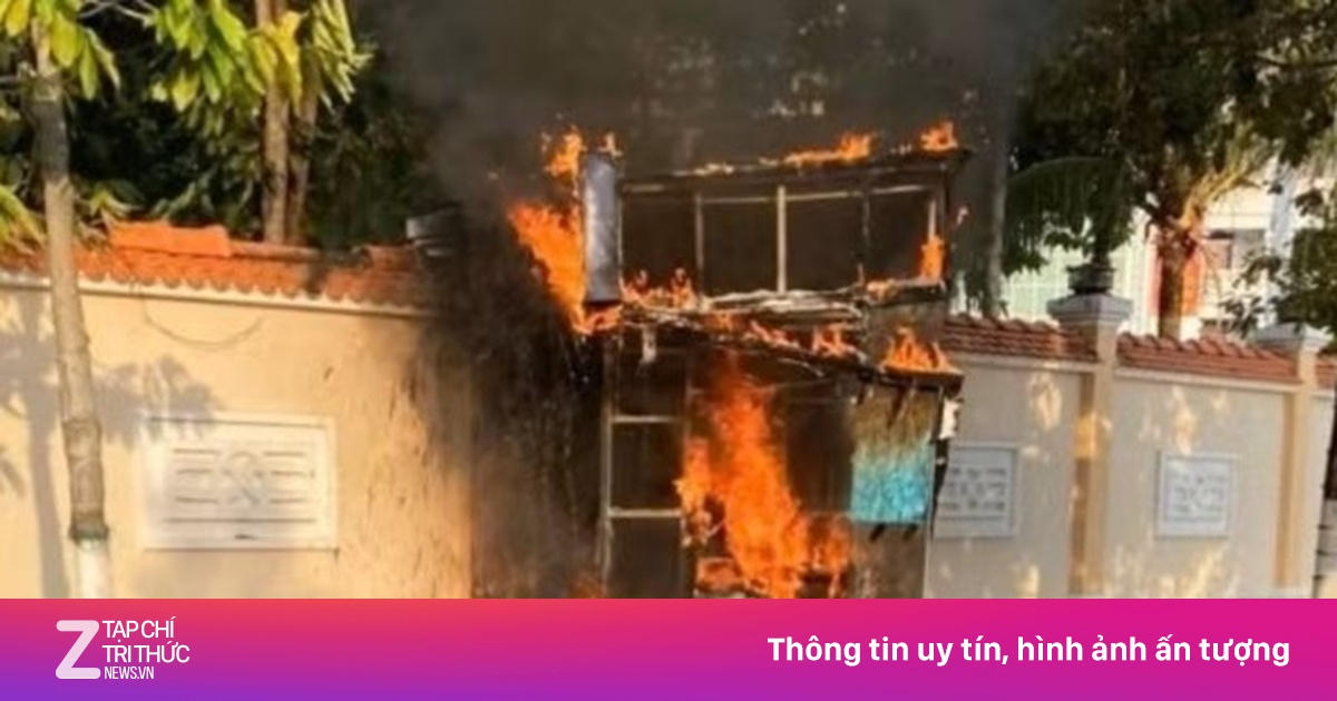 Cây ATM ở Cà Mau bất ngờ bốc cháy dữ dội vào sáng sớm