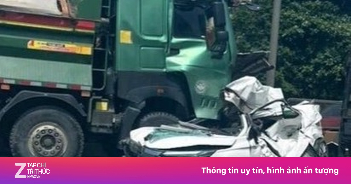 Hai tai nạn liên tiếp trên Vành đai 3, ôtô con bị vò nát