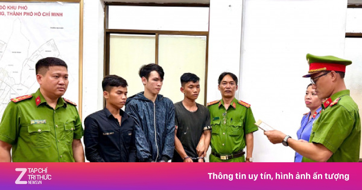 Tạm giữ 3 đối tượng dùng nón bảo hiểm đánh người trên đường ở TP.HCM