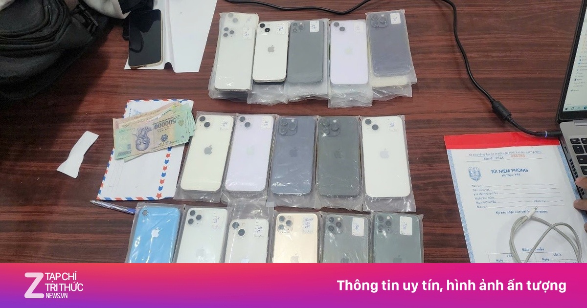 Nữ nhân viên làm ‘tay trong’ cho đồng bọn trộm 50 iPhone