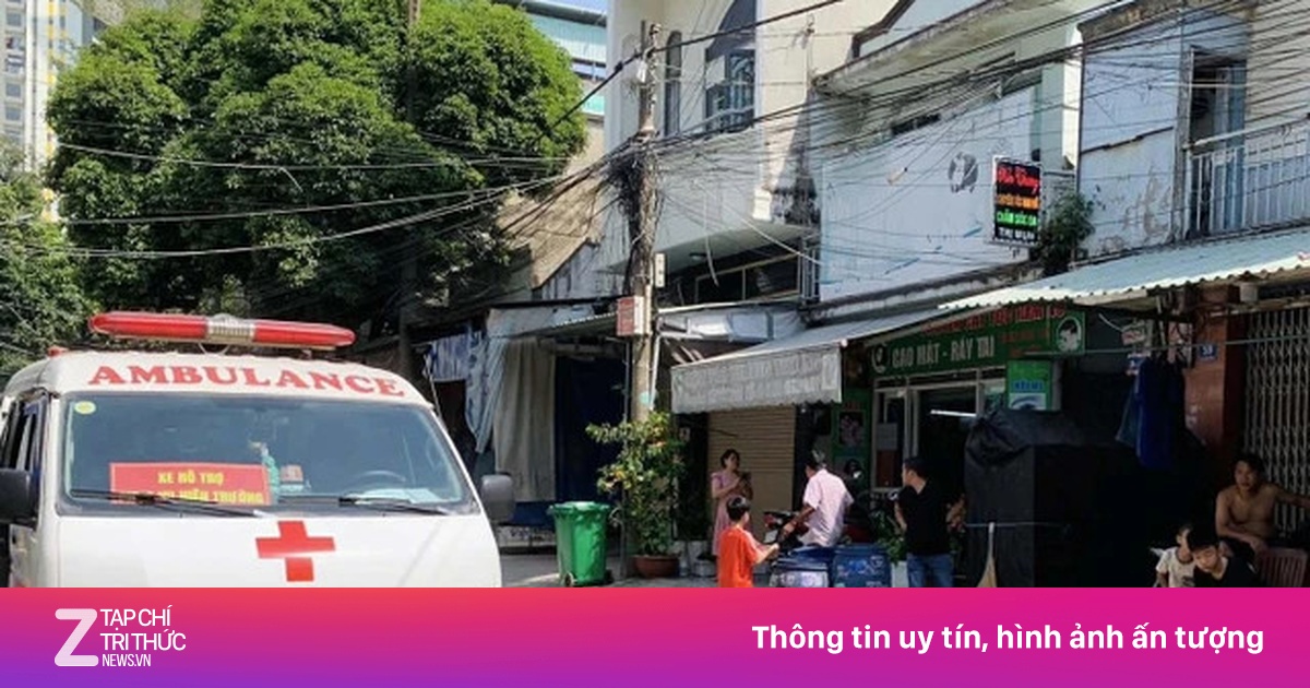 Người phụ nữ tá hỏa phát hiện bạn trai tử vong trước cửa phòng trọ