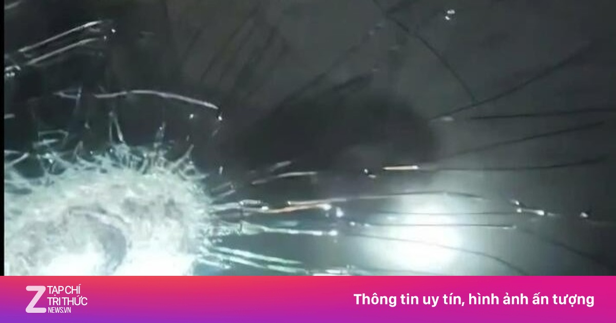 Nhiều ôtô vỡ kính khi chạy trên cao tốc qua Quảng Trị, nghi bị ném đá