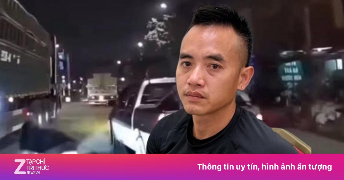 Bắt khẩn cấp tài xế xe bán tải tạt đầu làm 3 người đi xe máy ngã