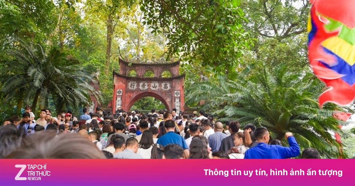 Cảnh báo ùn tắc khi 'biển người và xe' về Đền Hùng dịp Giỗ Tổ