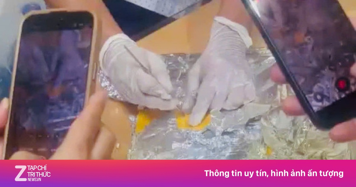 Bắt hành khách nước ngoài vận chuyển 4,5 kg cocain qua Tân Sơn Nhất