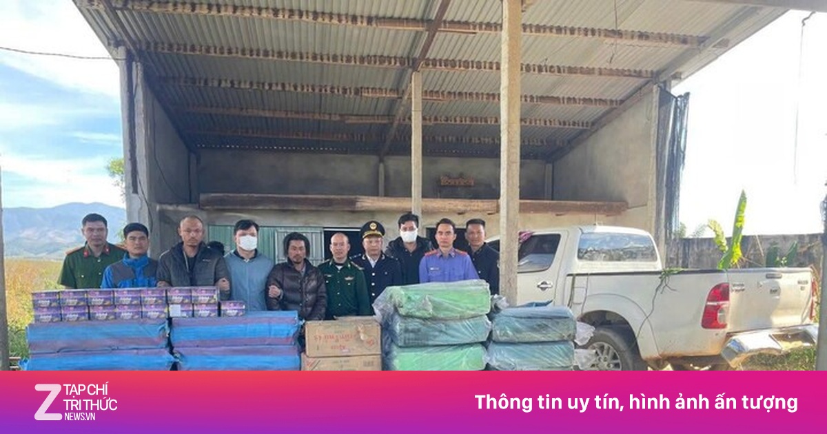 Bắt quả tang xe bán tải chở hơn 2 tấn pháo lậu ở khu vực biên giới