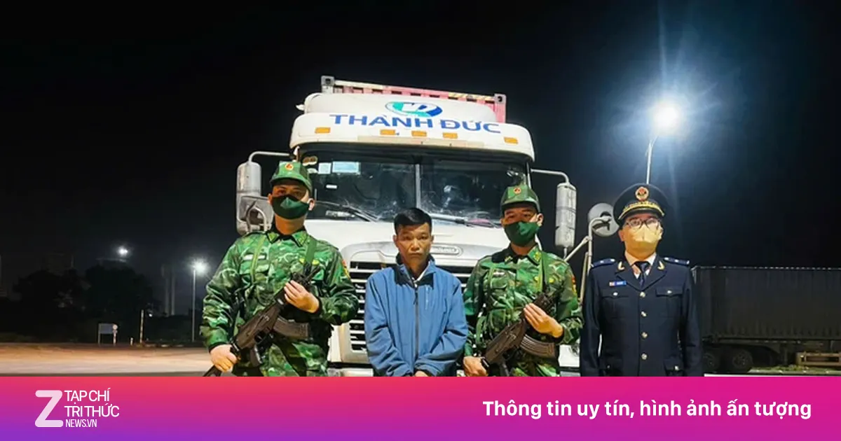 Giấu hơn 1,6 tạ pháo lậu quanh xe container chờ nhập cảnh ở Quảng Ninh